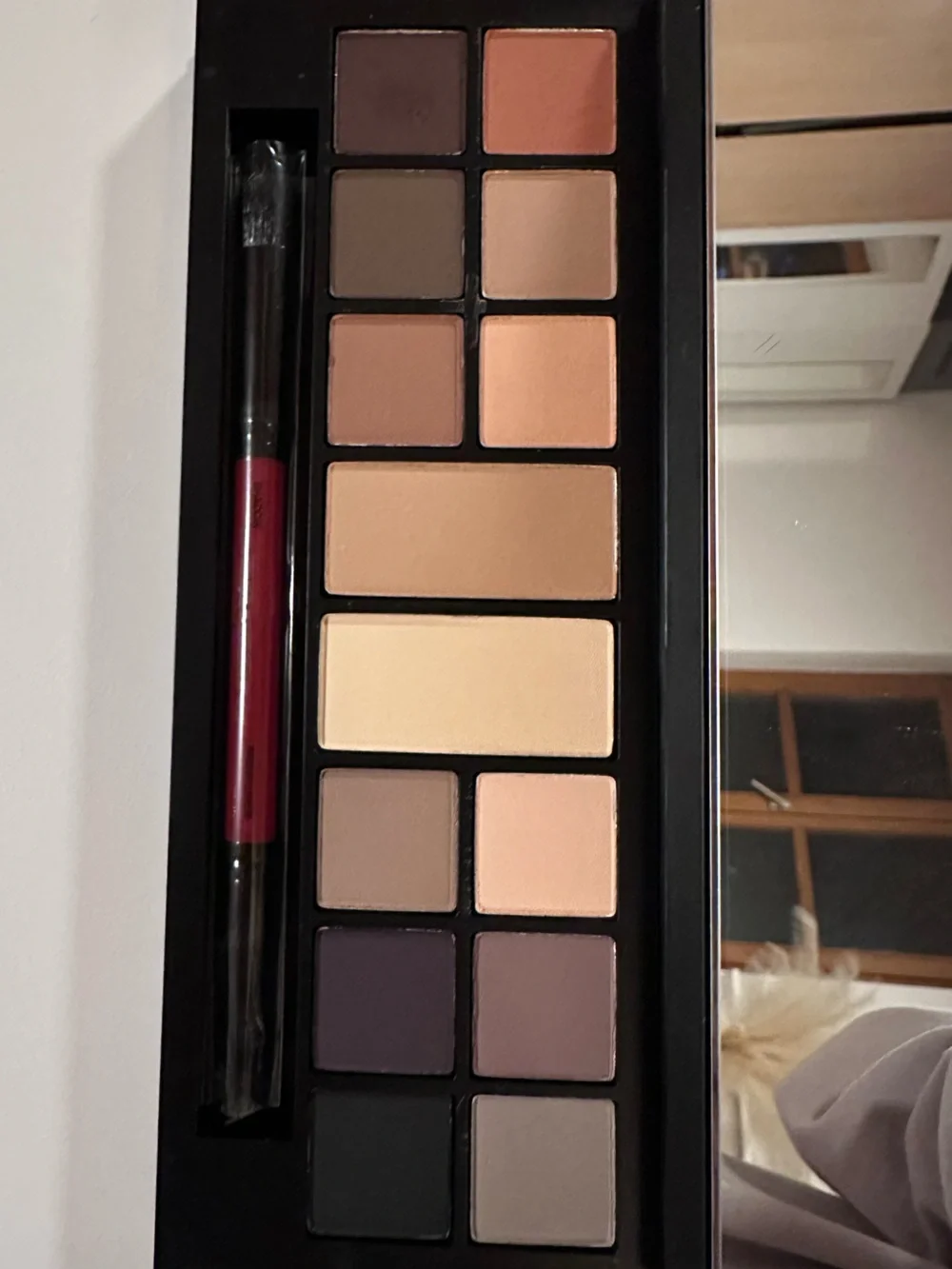 Smashbox Matte Exposure Eyeshadow Palette with Natural Brush Limited Edition
